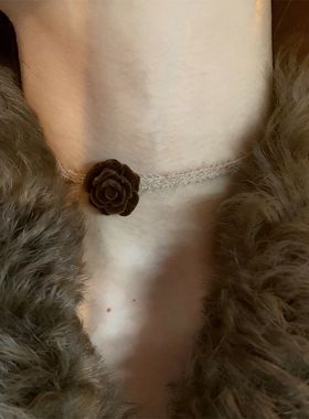 毛茸茸玫瑰花choker毛绒颈链新款秋冬氛围简约锁骨高级感细款项圈