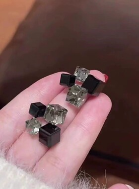 网红拼色黑色水晶方糖耳钉