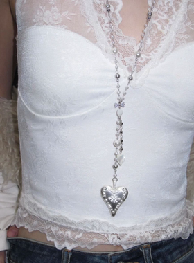 2025年新款银色爱心浮雕奶油蛋糕锆石珍珠长项链女小众设计毛衣链