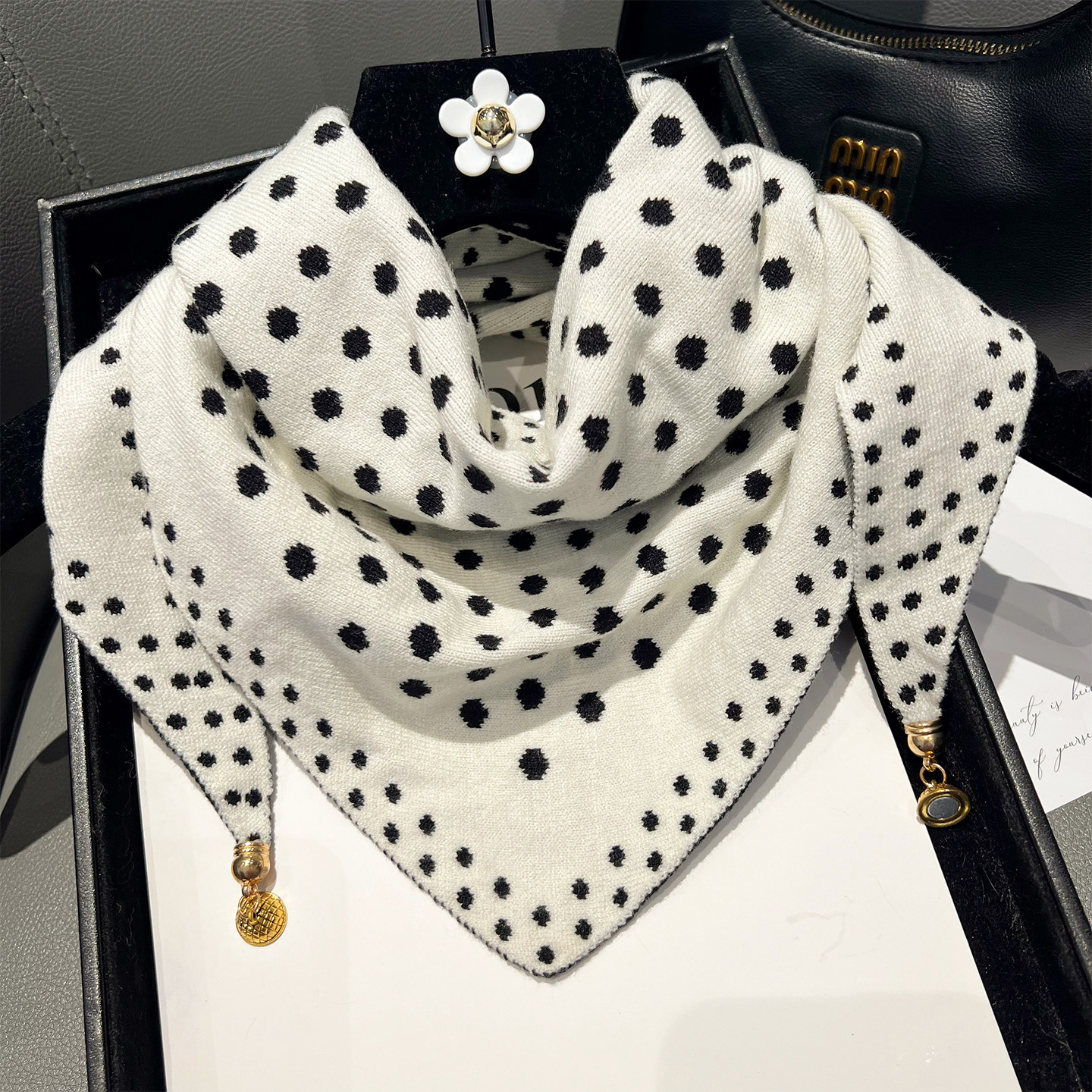 韩版针织毛线厚围巾女秋冬季百搭磁吸扣波点三角巾护颈保暖小围脖