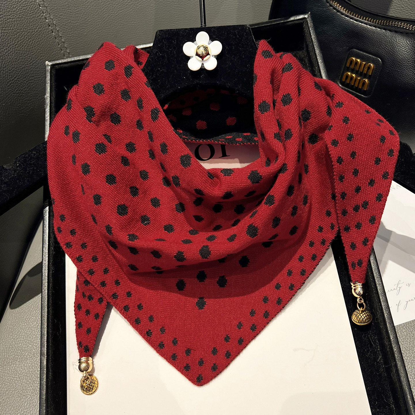 韩版针织毛线厚围巾女秋冬季百搭磁吸扣波点三角巾护颈保暖小围脖