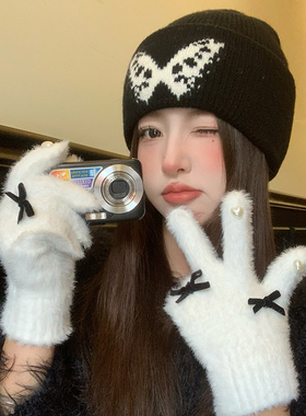 可爱白色毛绒手套女秋冬季骑车加