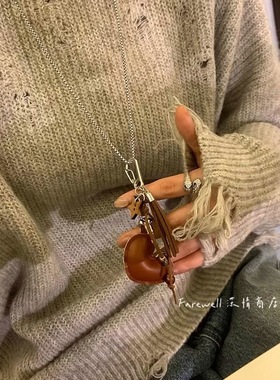 毛衣链大气高档高级感冬季美拉德皮质吊坠项链小众设计感长款