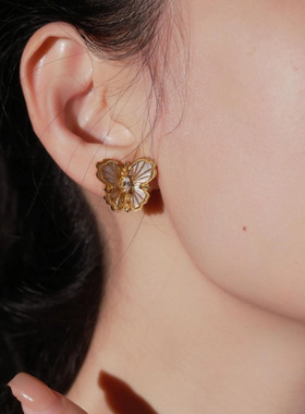 法国gentle motto设计白贝蝴蝶镶嵌百搭耳钉  高品质气质潮流