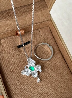 法国gentle motto新中式绿玛瑙玉髓蝴蝶戒指  可拆卸做项链