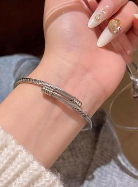 小众2024新款手环金属冷淡风