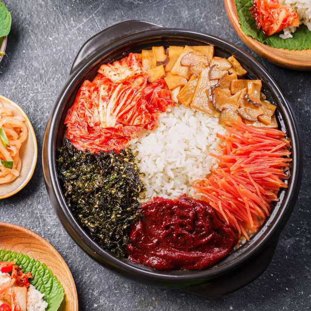 Instant Golden Arowana Fengchu Classic Korean Bibimbap 315g Korean Delicious Microwave Reheating Convenient Fast Food