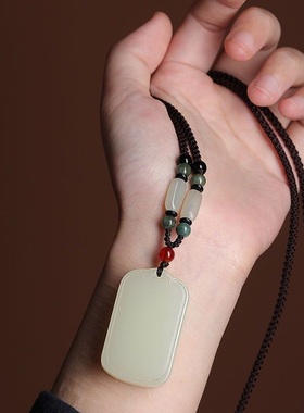 和田色玉平安无事牌吊坠男本命年转运新款玉石高档项链挂件