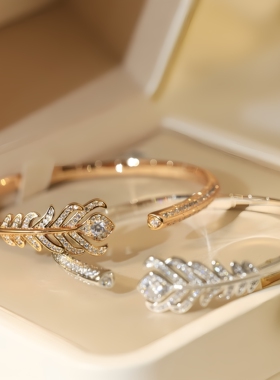 V金羽毛手镯女轻奢小众设计感高级感手环送女友礼物