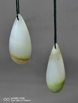 The unique mountain jade twenty years ago the old dank material earbuke can also be a lock bone pendant that nourishes fine and delicate colour