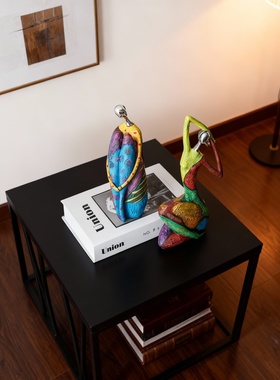 创意彩色人物造型桌面装饰摆件