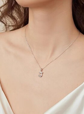 欧美时尚简约字母吊坠项链女小众高级感轻奢26个字母珍珠锁骨链