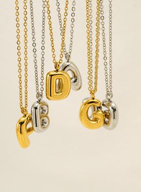 新款欧美ins风胖乎乎汽泡字母吊坠女不锈钢金色26英文字母项链女