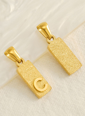 新款欧美压砂长方形钛钢字母吊坠个性小众设计新潮流行款美式项链