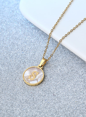 欧美流行几何吊坠白贝母镀金项链女不锈钢26字母轻奢项链饰品