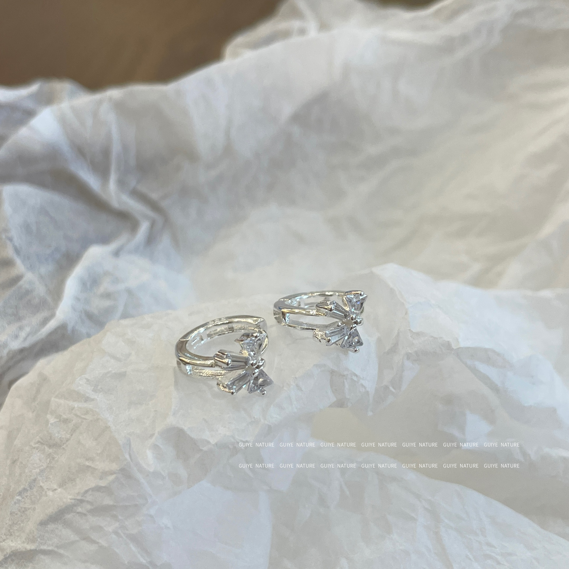 银色精致小巧蝴蝶结耳环女温柔风小众设计感耳钉简约百搭耳饰配饰 - 图2