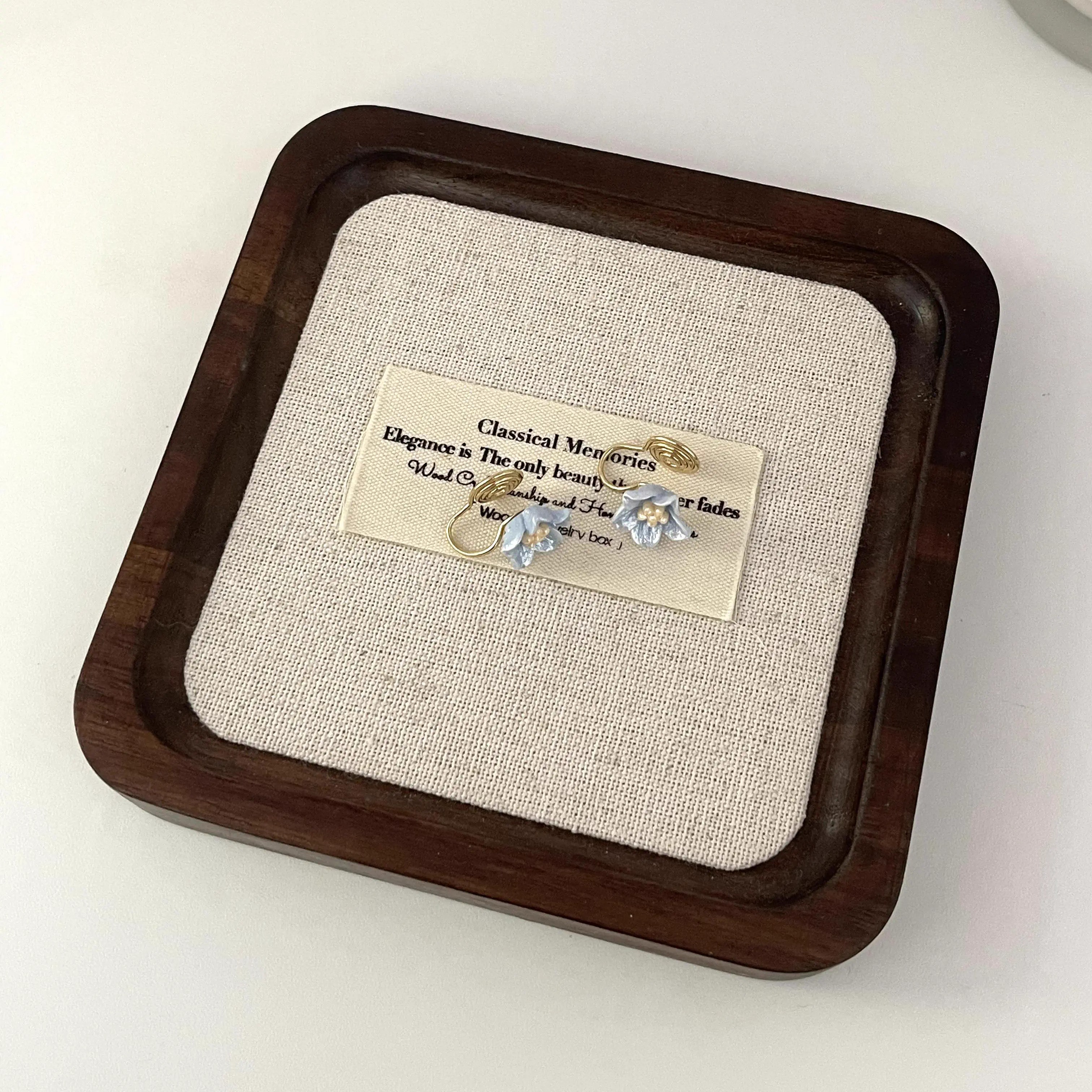 ins风蓝色山茶花耳夹女无耳洞小众设计感蚊香盘日常简约百搭耳饰 - 图1