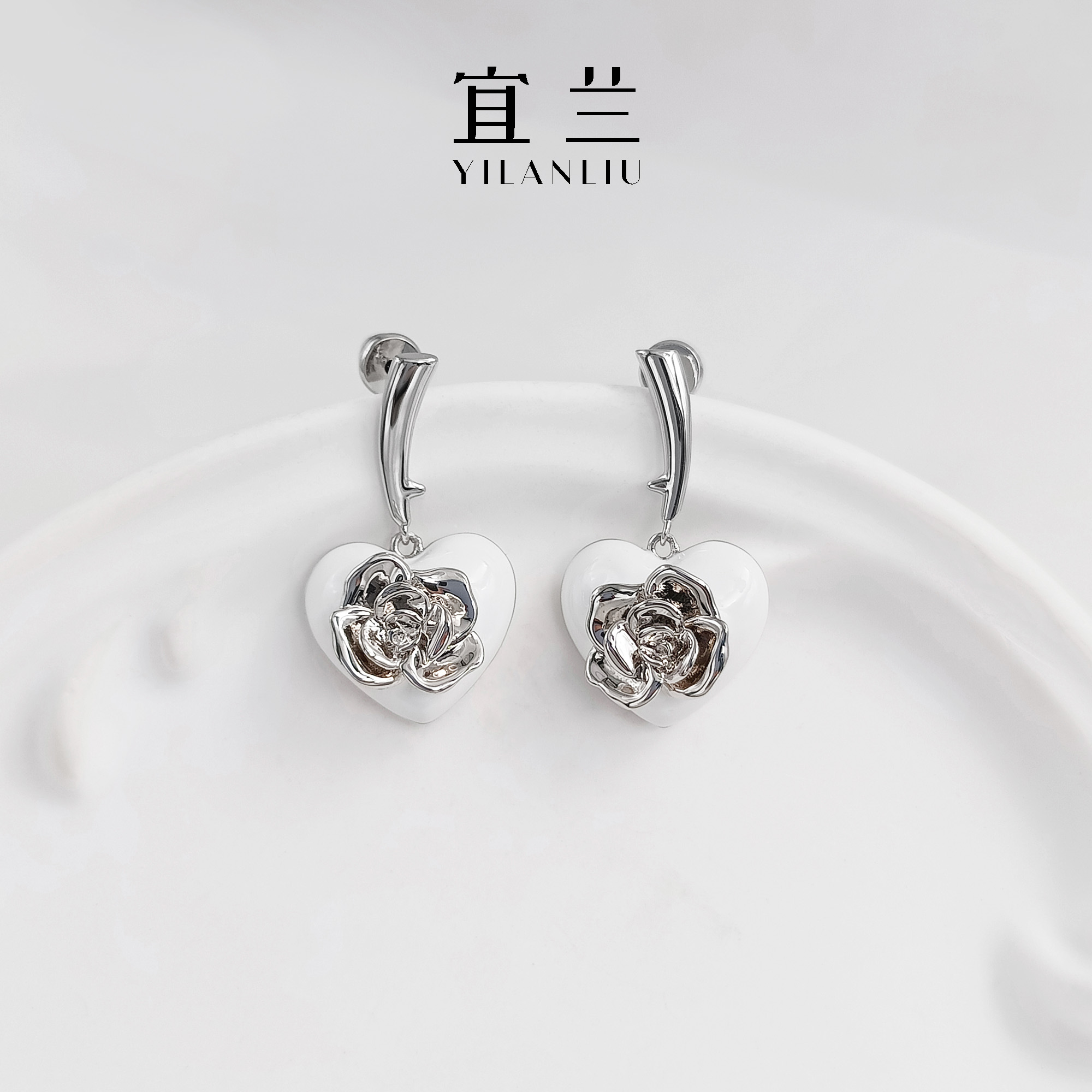 宜兰珠宝爱心玫瑰刺耳钉冷珐琅耳饰白色小众设计原创精致节日礼物