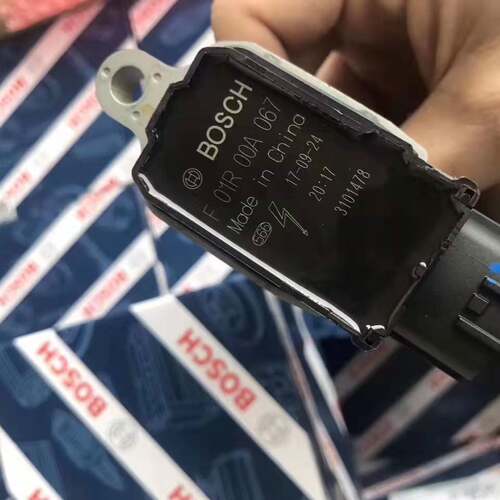 适用于日产骐达骊威阳光轩逸天籁逍客奇骏博世原厂点火线圈高压包 - 图1