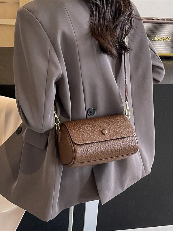 今年流行泡泡纹女包2024新款质感女士单肩斜挎包春夏宽肩带圆筒包,淘宝优惠券,粉丝福利购,淘宝优惠卷