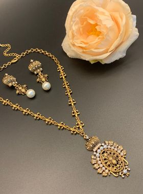 新款中古宫廷风做旧高级感首饰套装项饰耳饰蜜蜂大气毛衣项坠耳钉