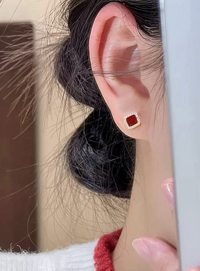 伊灿S999纯银针红色方块耳钉女