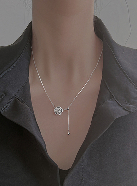 伊灿黑色水站山茶花吊坠项链