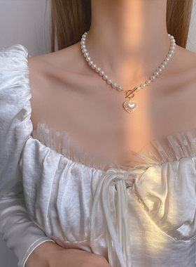 珍珠项链女2025新款轻奢高级设计感小众锁骨链女复古颈链爱心吊坠