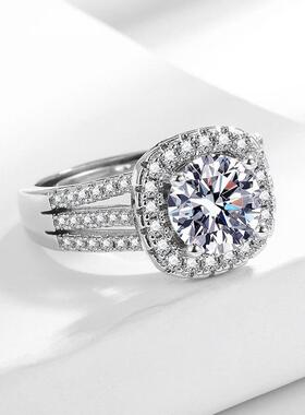 日韩豪华镶嵌两克拉莫桑石戒指