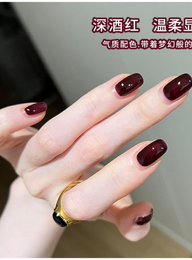 秋冬显白深酒红色美甲甲油胶