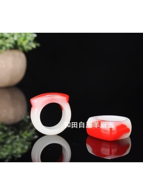 天然新疆和田玉鸡血玉马鞍面戒指男女款和田彩玉戒指指环玉石戒指