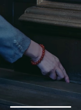 流光之城容嘉上送给冯世真的红玛瑙手链 电视剧景甜同款