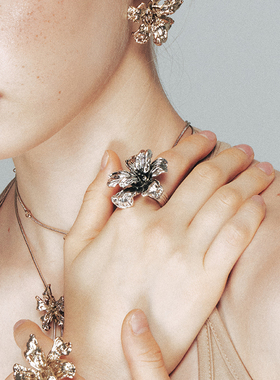1JINN M2M 原创设计复古立体金属花朵戒指女冷淡风轻奢高级感指环