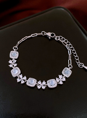 花朵方形手链猫眼石锆石时尚通勤高级感手环轻奢小众精致百搭手饰