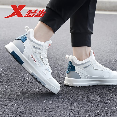 特步高帮板鞋男鞋冬季新款潮流鞋子舒适透气休闲鞋男士百搭运动鞋 - 图1