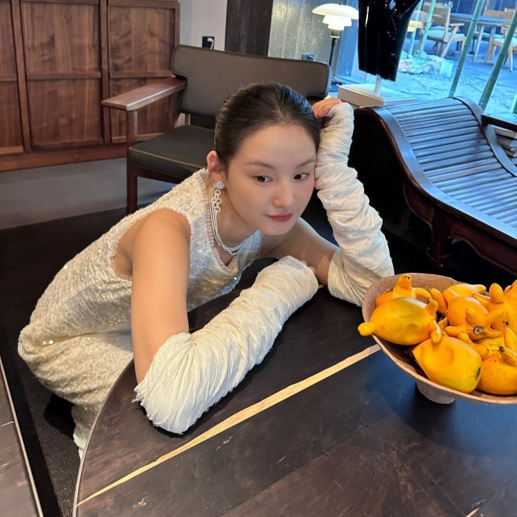 DIGM广州十三行女装2025秋冬亮片袖套背心裙礼服连衣裙女62666 - 图1