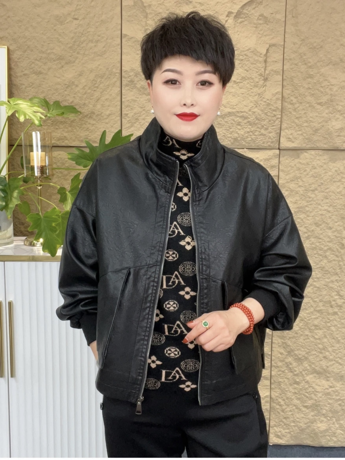 大码洋气翻领皮衣外套女2023秋冬新款欧版宽松加棉休闲皮夹克棉服