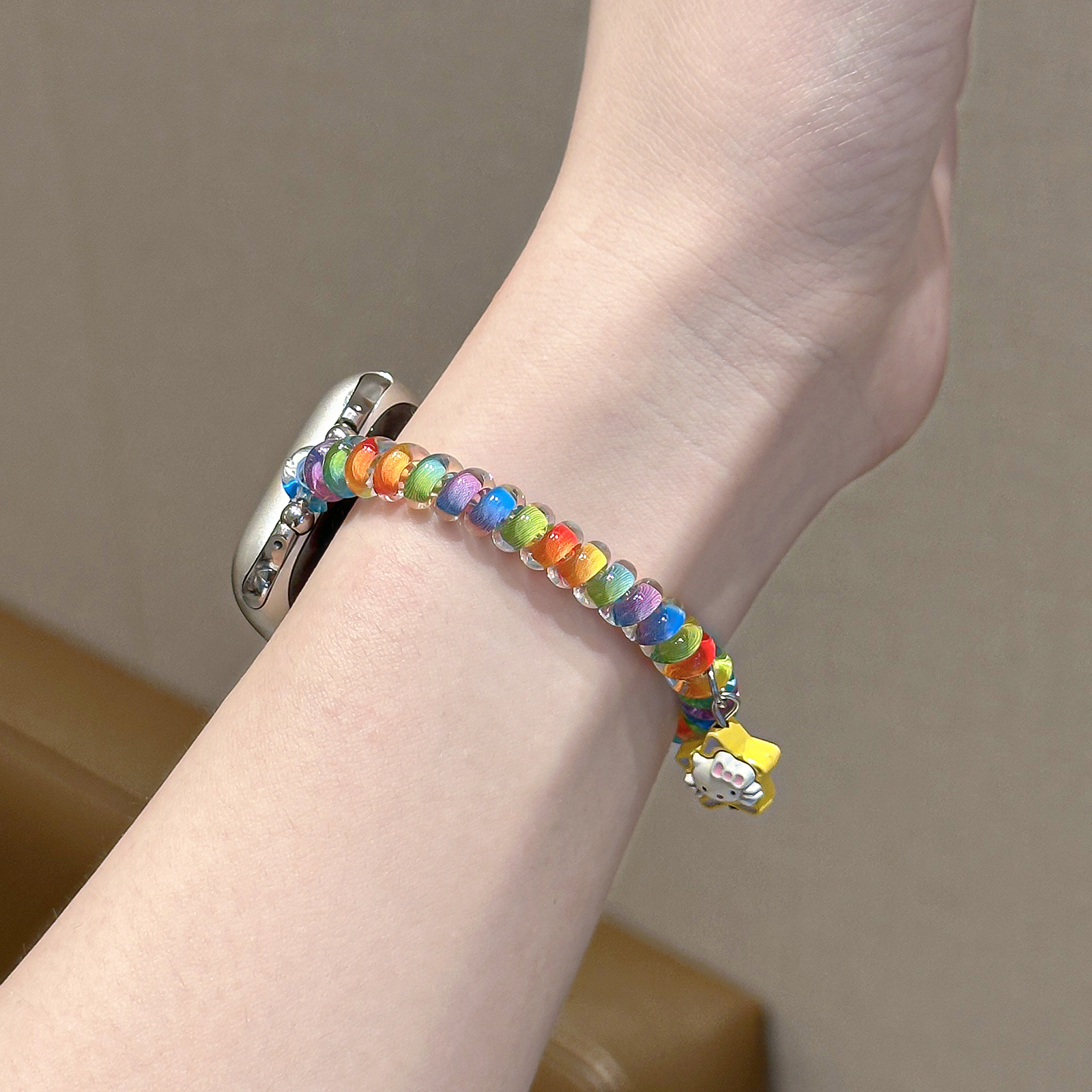 适用applewatch10弹力电话线发圈表带iwatch9/876单圈彩色KT猫吊坠小蛮腰苹果手表S11创意皮筋多巴胺手链女夏 - 图0