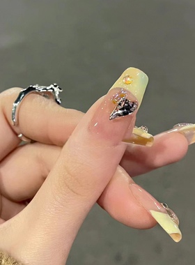 法式奶黄泡泡穿戴甲美甲