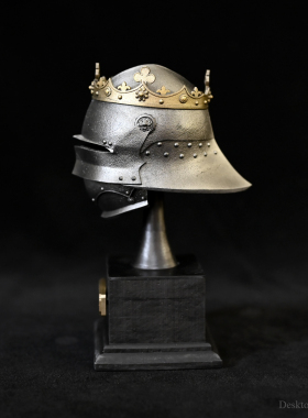 龙飞兔舞  135MM 桌面装饰品树脂摆件 欧洲骑士皇冠头盔 LTCP-395