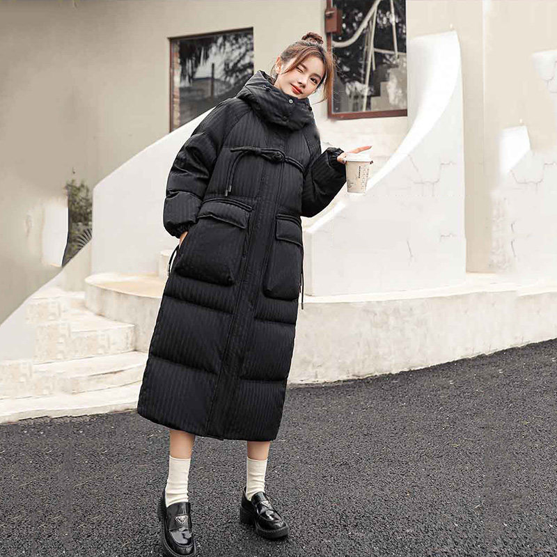  艾格旗舰羽绒服