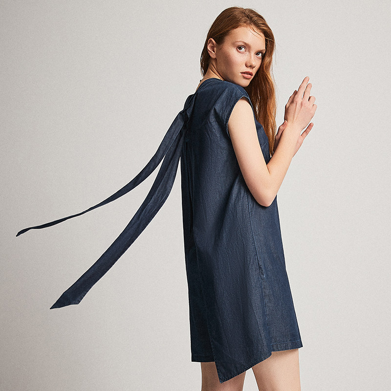 艾格2023夏新款无袖青春活力连衣裙 艾格旗舰连衣裙