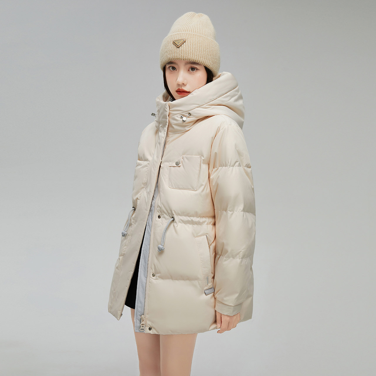  艾格旗舰羽绒服