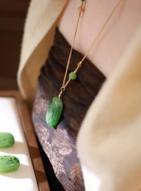 SUMOJEWEL《翠影》新中式轻奢翠绿乌兰海碧玉项链女吊坠百搭简约
