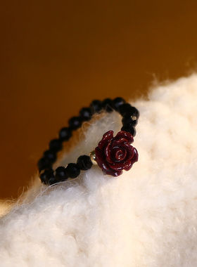 玫瑰设计感配饰食指戒指时尚