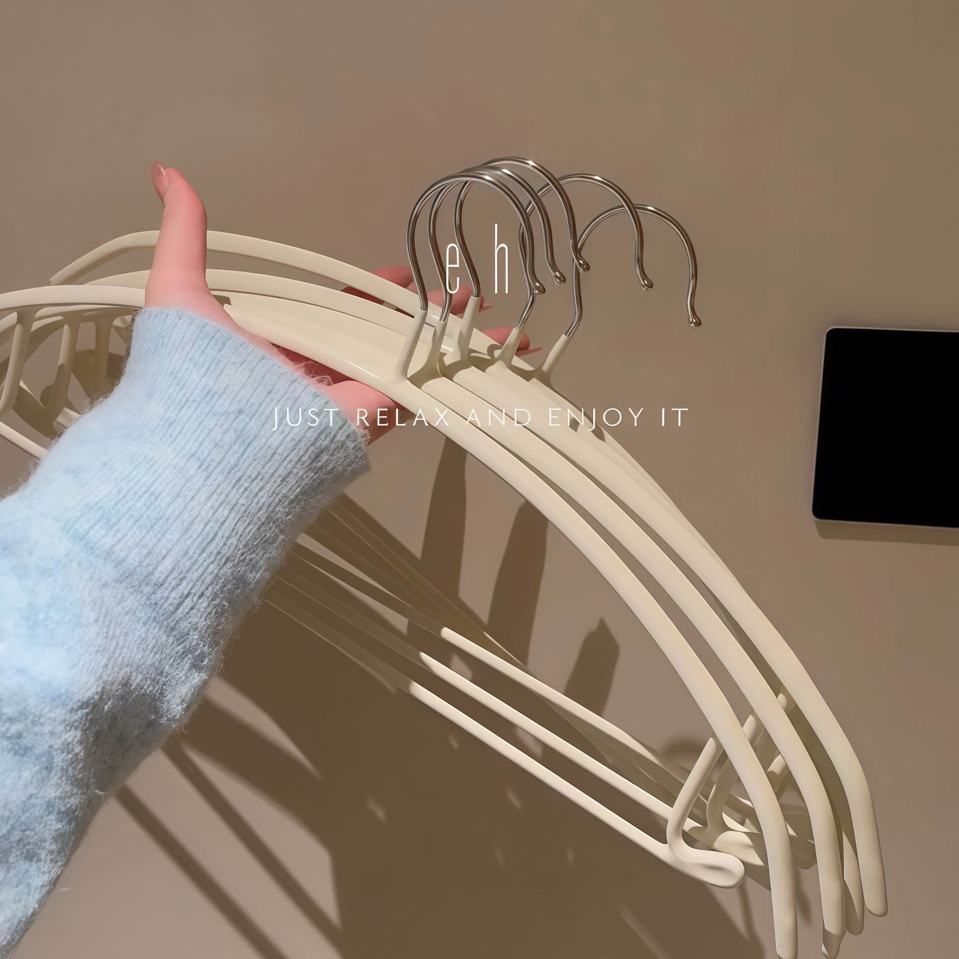 无痕衣架家用挂衣加粗加大防滑防肩角衣撑晾衣服防滑护衣架子衣柜,淘宝优惠券,粉丝福利购,淘宝优惠卷