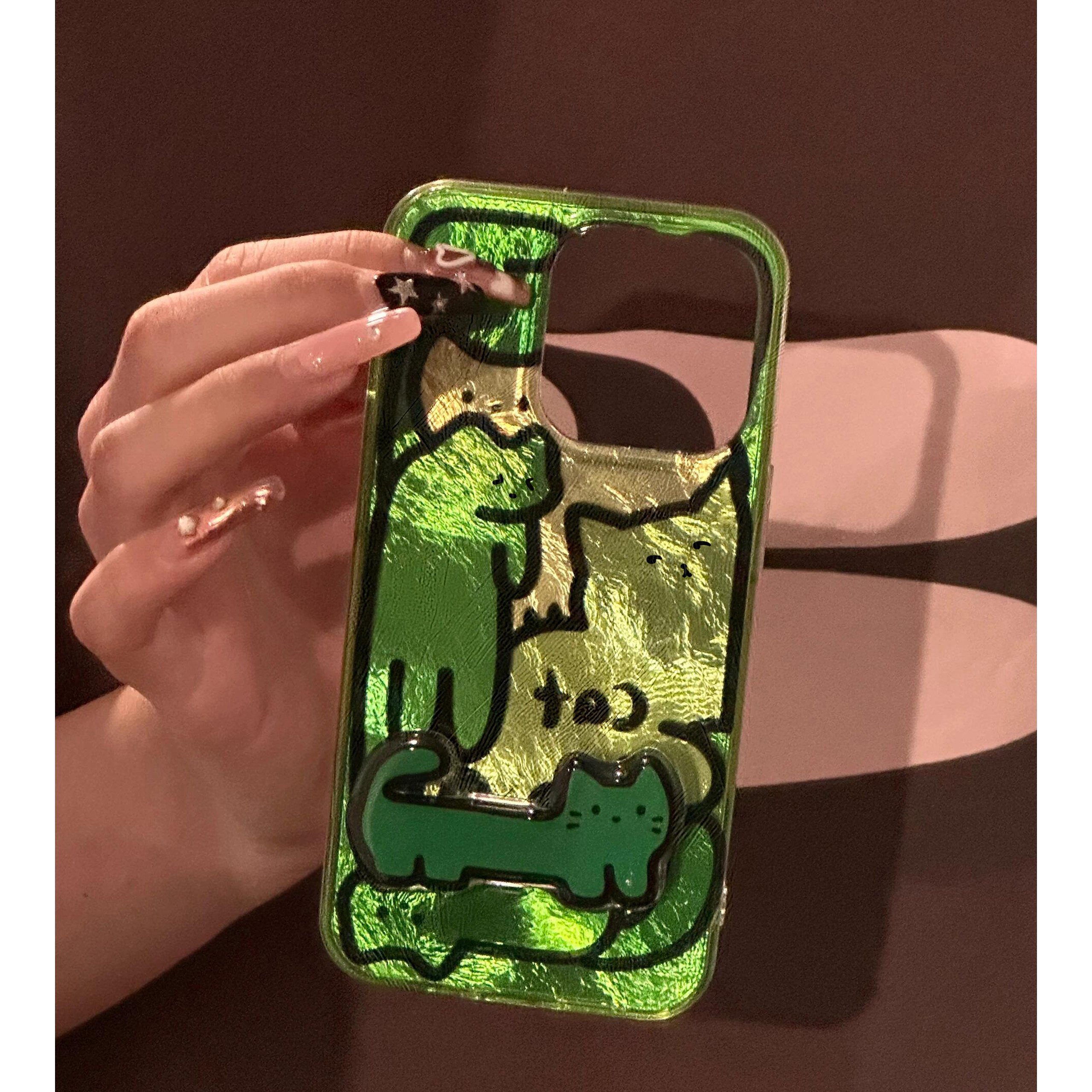 绿色搞怪黑线条猫咪折叠支架适用苹果15手机壳iPhone14promax新款13pro防摔12华为/荣耀/oppo/vivo/小米/iqoo