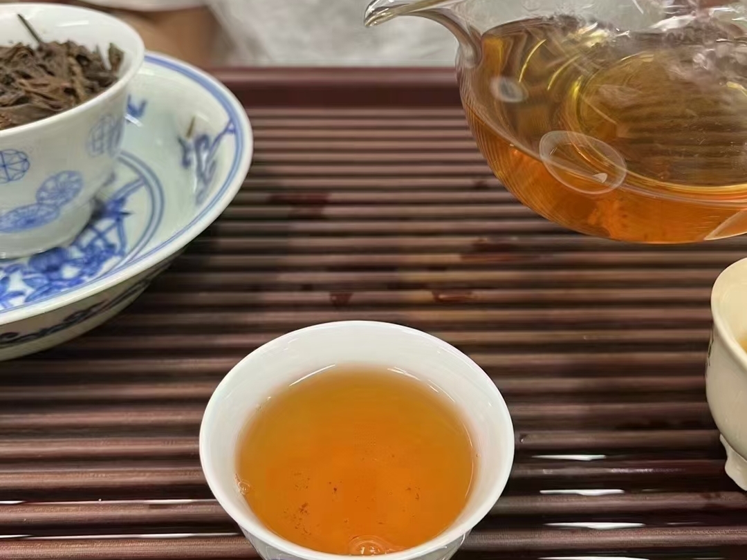 05年临沧茶厂乔木银毫饼 临沧境内野生古树压制 昆明干仓250克/饼 - 图2