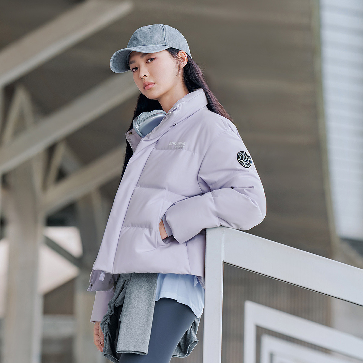 波司登2025新款冬季短款立领羽绒服女时尚运动加厚情侣面包服保暖