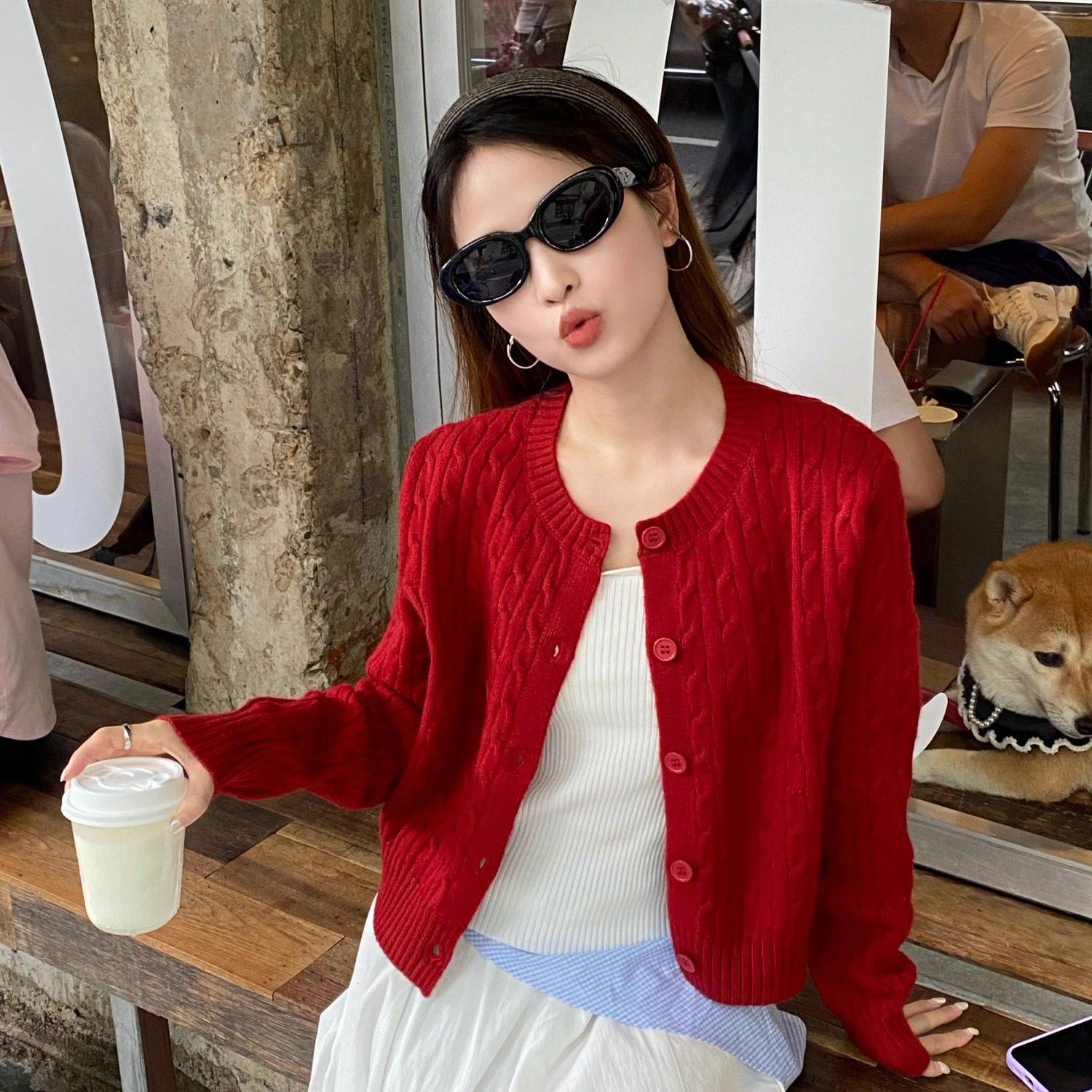 韩系氛围感短款麻花毛衣外套女巨好看的圣诞穿搭红色针织开衫上衣,淘宝优惠券,粉丝福利购,淘宝优惠卷